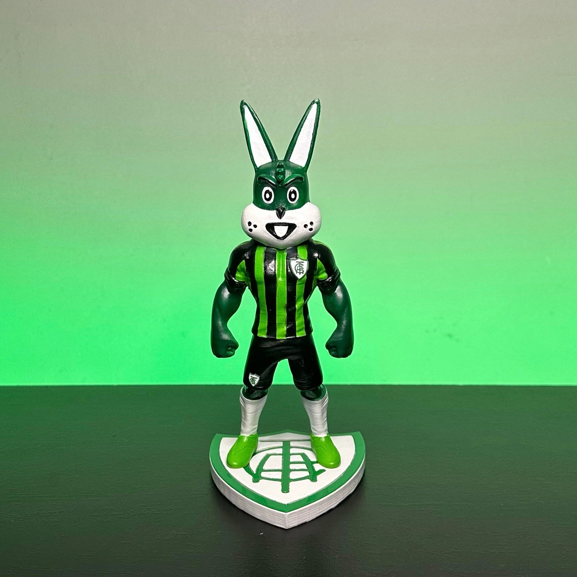 Estátua Mascote Coelho do América Mineiro