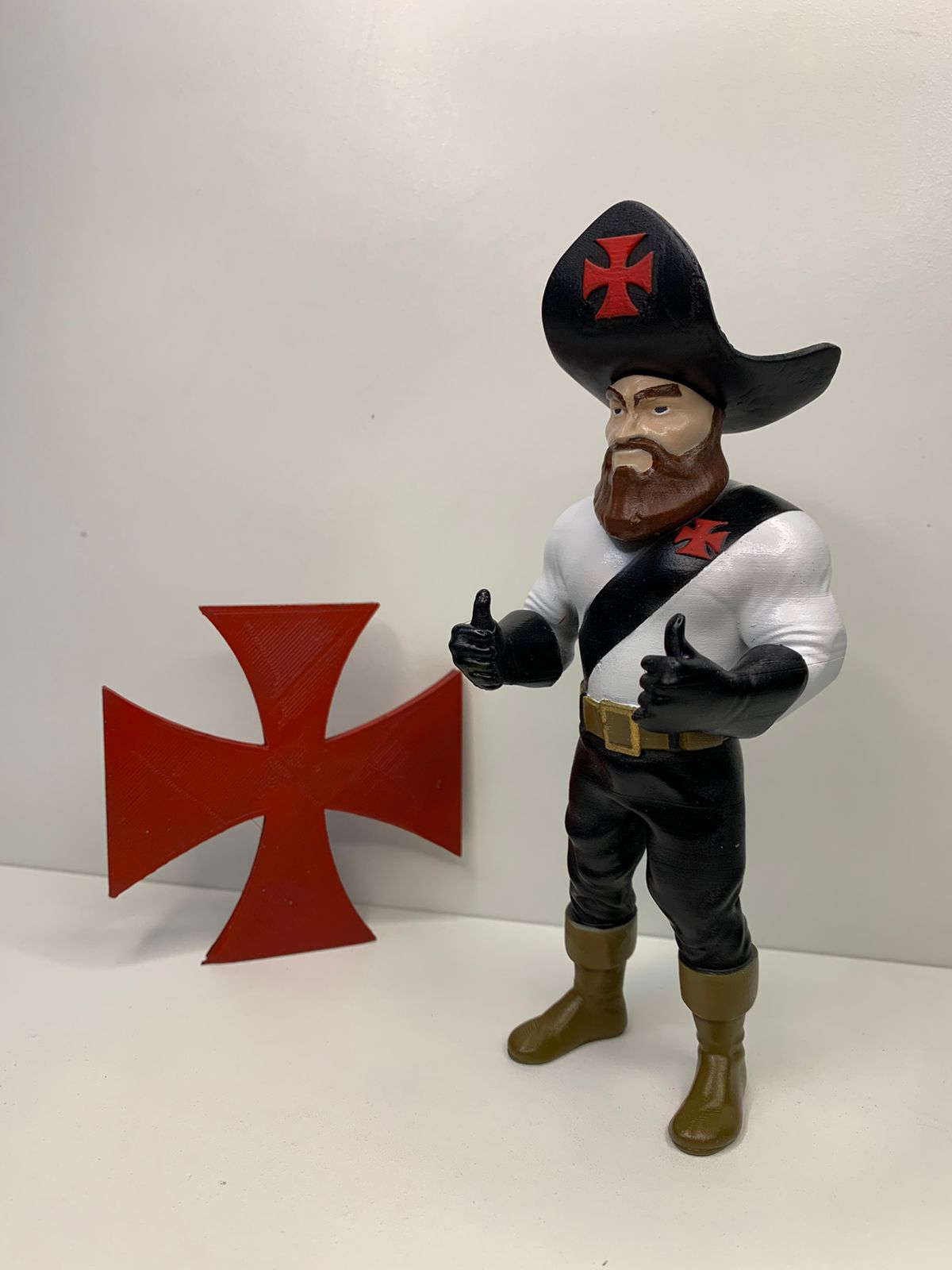 Estátua do Mascote Almirante + Cruz de Malta do Vasco